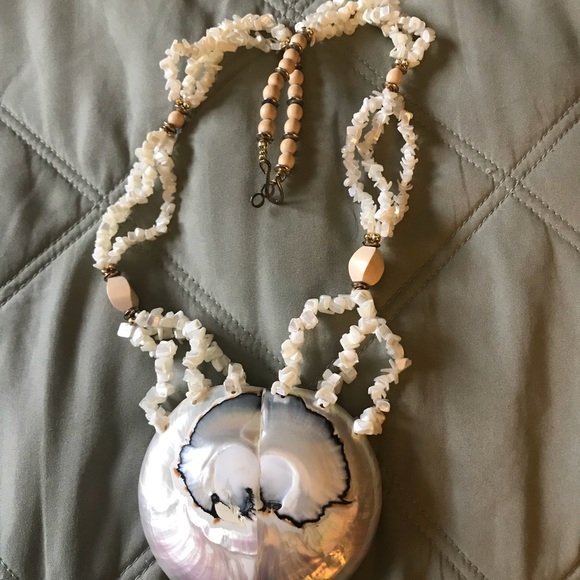 Shell Necklace - Picture 2 of 6